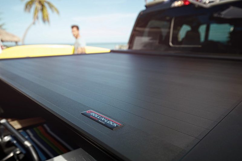 Roll-N-Lock 17-19 Ford F-250/F-350 Super Duty 80-3/8in E-Series Retractable Tonneau Cover